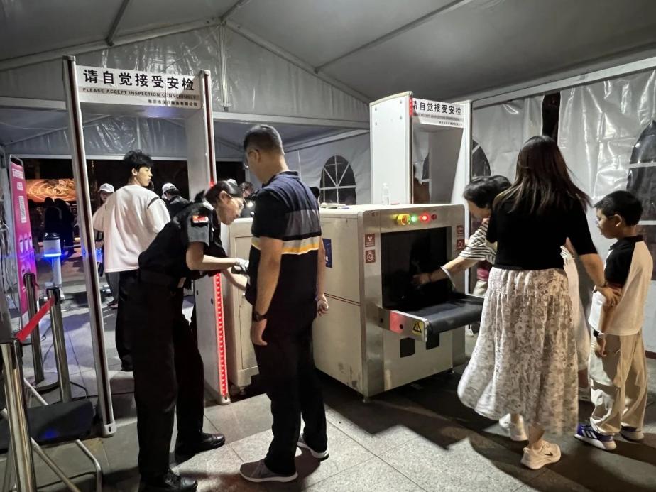 C:/Users/BA/Desktop/“安保鐵軍、硬核保障”2024系列報(bào)道四十三——月滿中秋，南京市保安服務(wù)有限公司圓滿護(hù)航“2024 南京森林音樂(lè)會(huì)”/4.jpg4