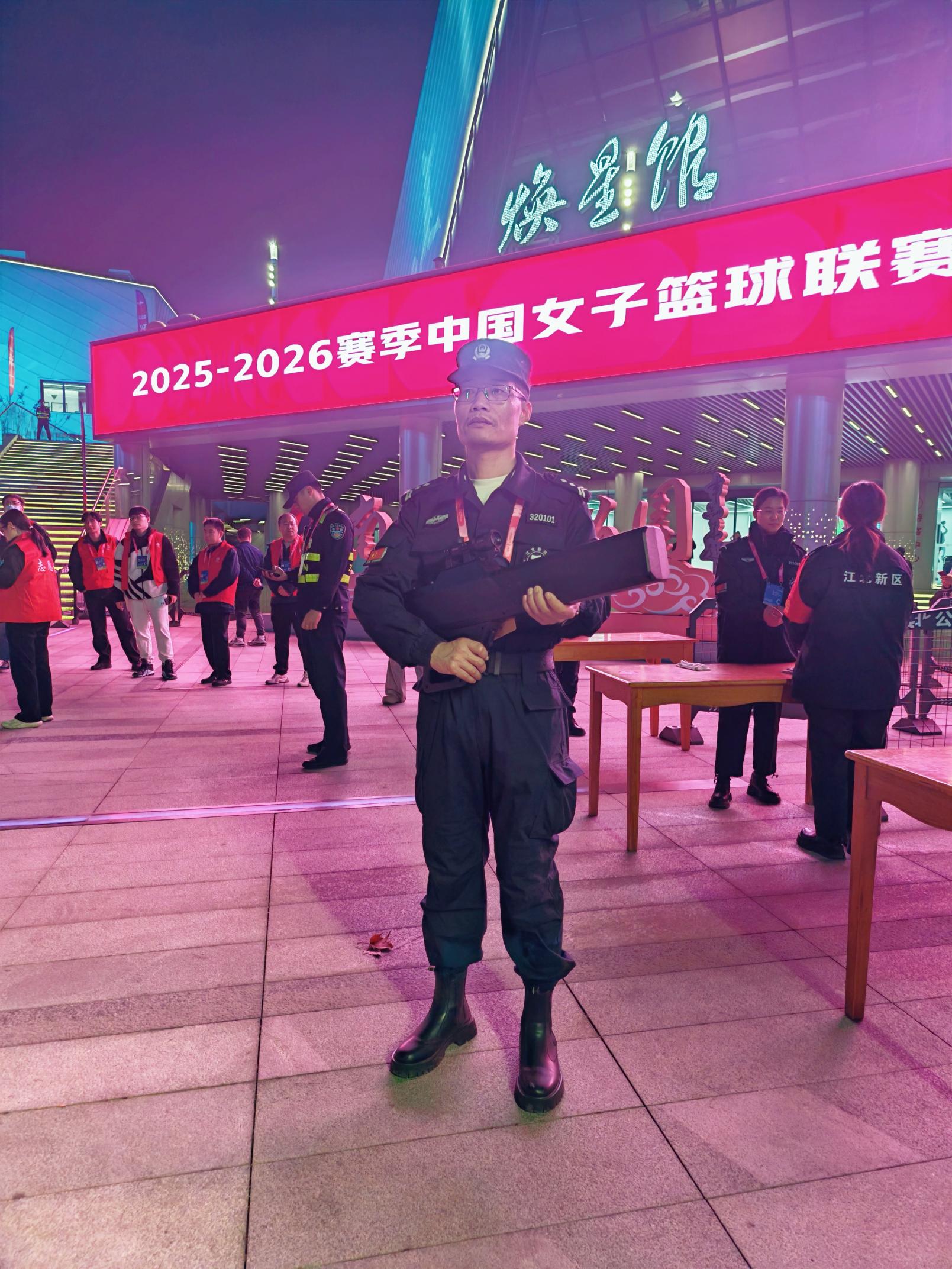E:/25.12.10后 上傳網(wǎng)站留存/“保安衛(wèi)士”護(hù)航，熱血燃賽場！——南京市保安服務(wù)有限公司大廠分公司保障WCBA女籃聯(lián)賽激情開燃/照片/微信圖片_20251211080736_275_1.jpg微信圖片_20251211080736_275_1