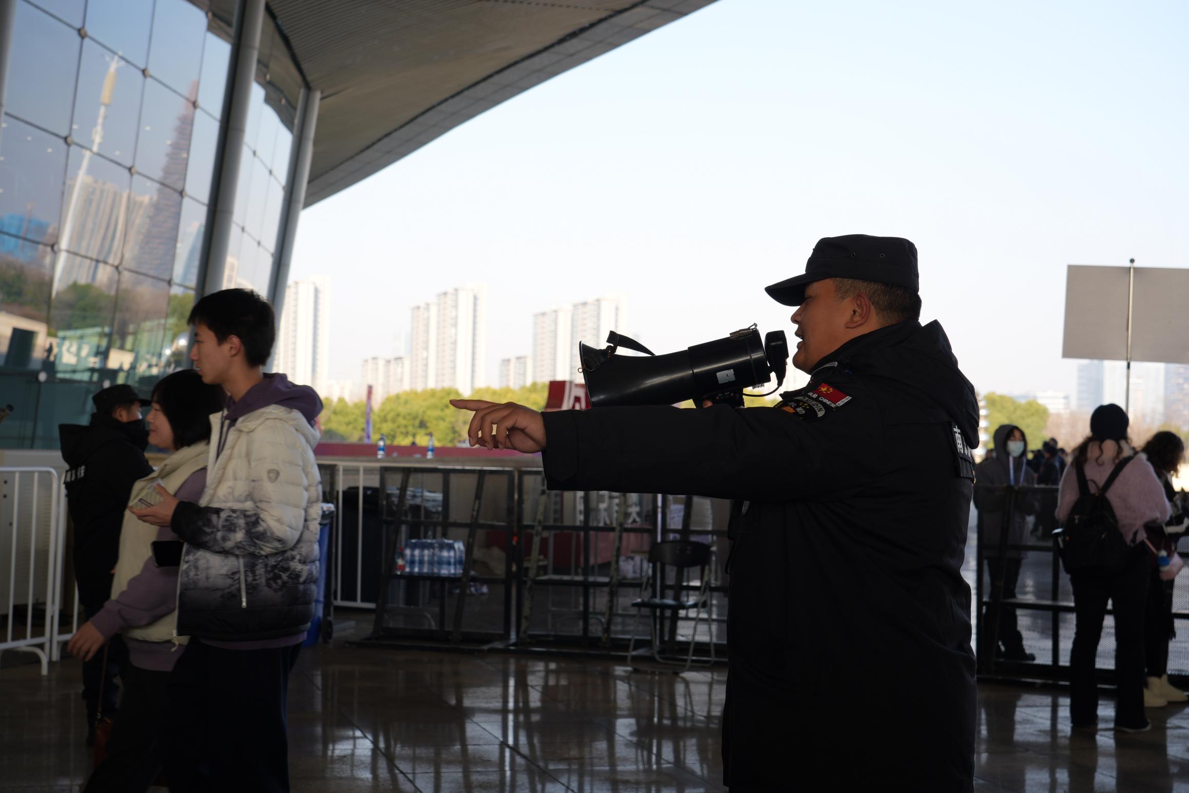 E:/25.12.10后 上傳網(wǎng)站留存/“安保鐵軍、硬核保障”2025系列報(bào)道四十一——乒超巔峰對(duì)決耀金陵 南京市保硬核護(hù)航筑平安/DSC06342.JPGDSC06342